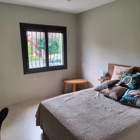 Coquet Avec Patio Privatif-stationnement Gratuit A Proximite *