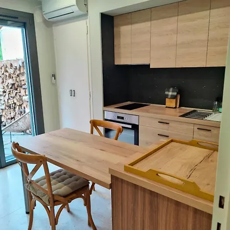 דירה Coquet Avec Patio Privatif-stationnement Gratuit A Proximite